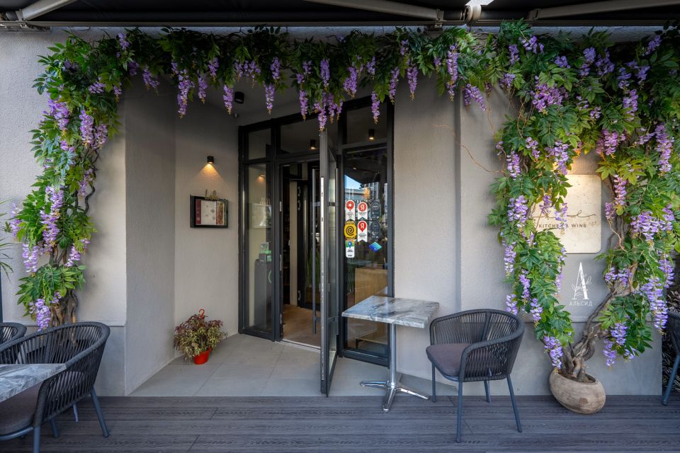 Озеленение входных групп, фасадов, террас